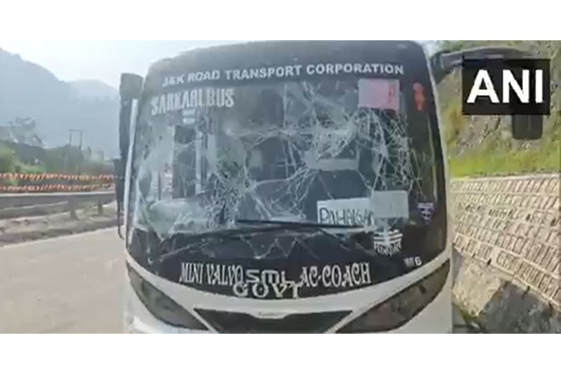 Ramban: Last vehicle of Pahalgam convoy hits four stranded vehicles; 36 passengers sustain minor injuries