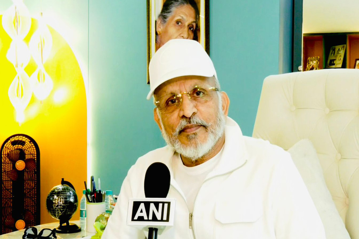Annu Kapoor turns 70, announces new play 'Triple A' on his birthday