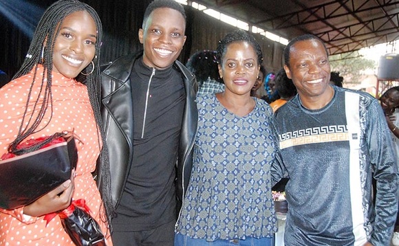 Joan, Joshua ne Bassennyonga. Joan, Joshua ne Bassennyonga.
