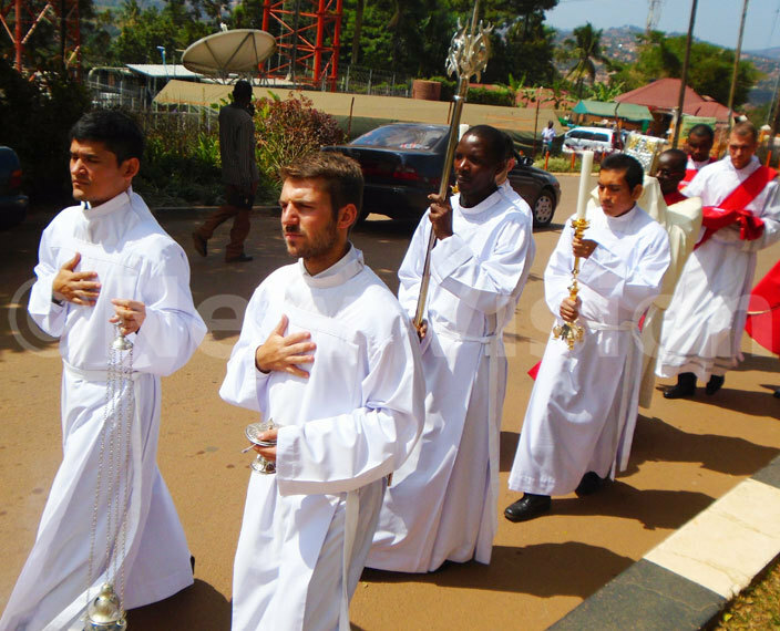  he  eocatechumenate mass servers in procession for the priestly ordination mass of avide e rcangelis