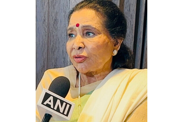 "She gifted me the soundtrack to my success": Asha Bhosle recalls her association with Asha Bhosle