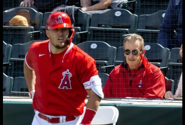 Angels owner Arte Moreno positioning team for sale