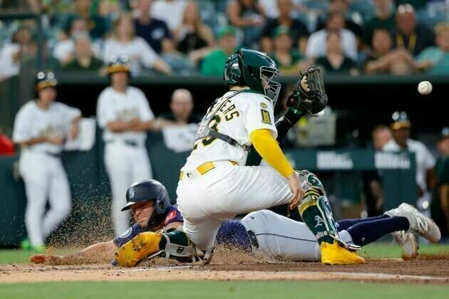 Josh Naylor's first homer for new club helps M's top A's