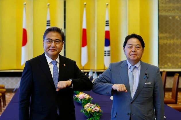 Japan, South Korea Foreign Ministers Agree to Improve Ties