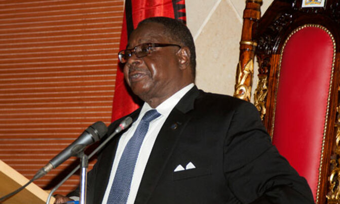 Malawi president weds partner in colourful ceremony Malawi president weds partner in colourful ceremony