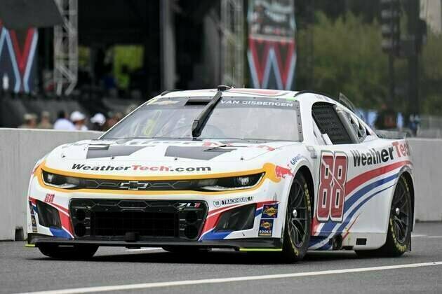 Shane van Gisbergen cruises to victory at Chicago Street Race
