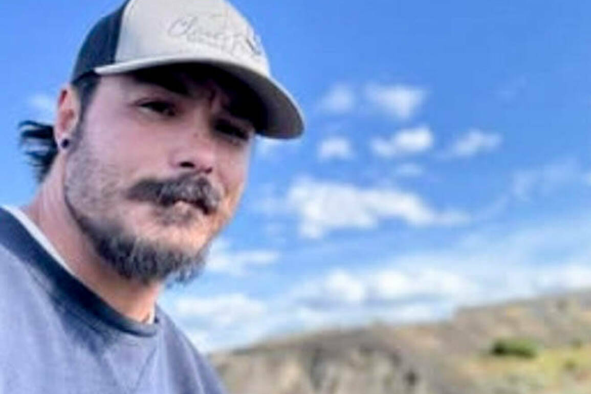 Hunt for father accused of killing 3 daughters expands in Washington forest