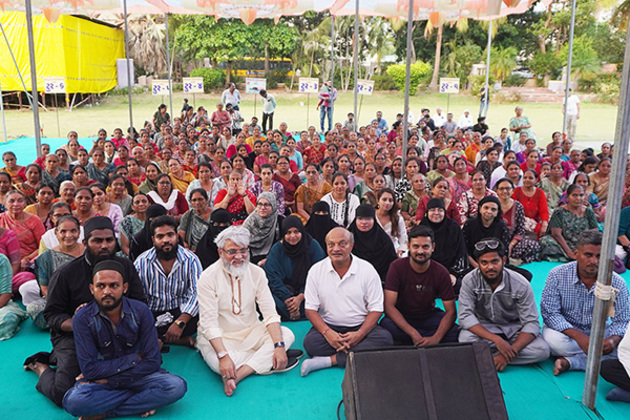 Humanity First: KP Group and PP Savani Group arrange Char Dham pilgrimage and Umrah for daughters
