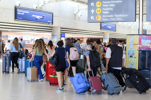 CYPRUS-LARNACA-AIRPORT-ISRAELIS-EVACUATION