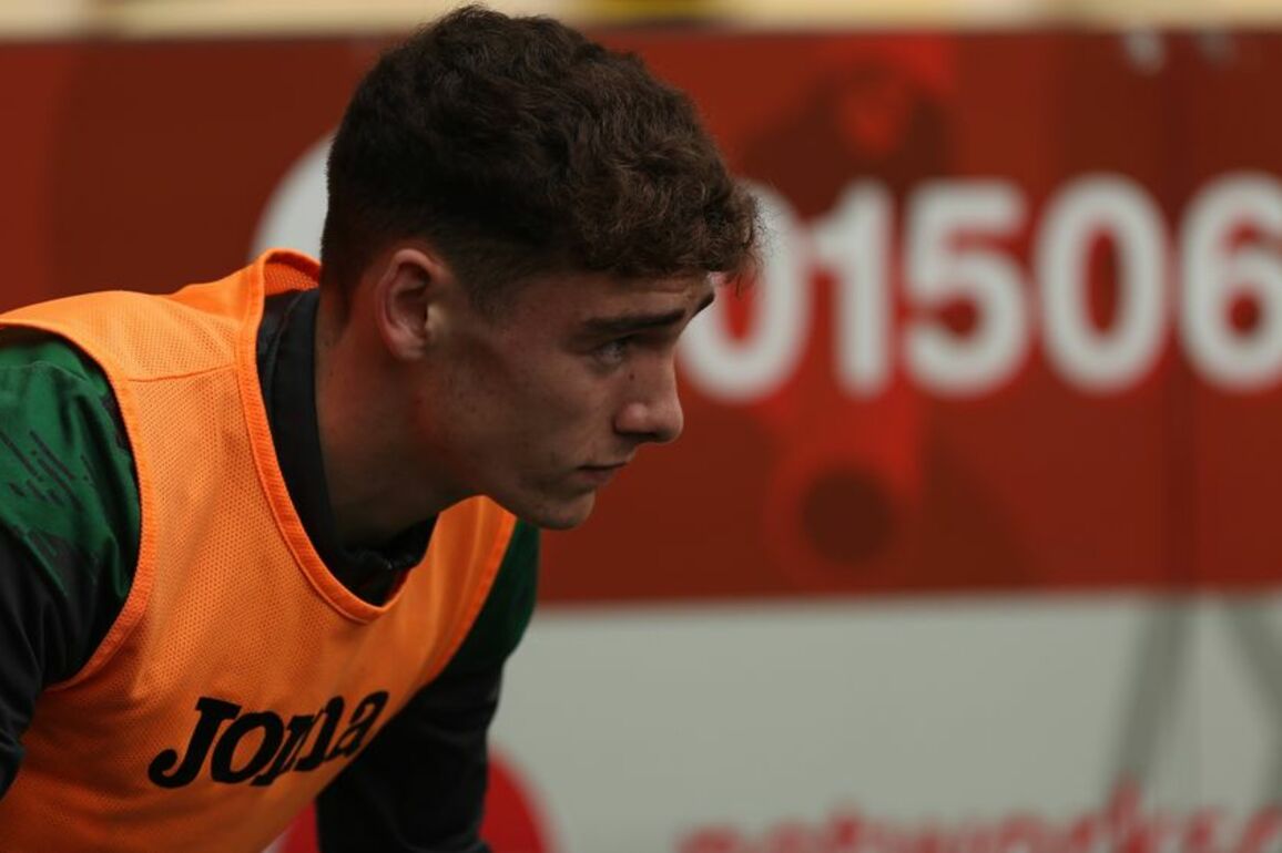 Hibernian FC - Freddie Owens Signs New Deal