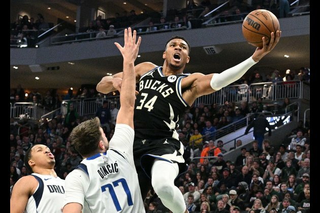 Bucks on a roll, head east to meet struggling Wizards