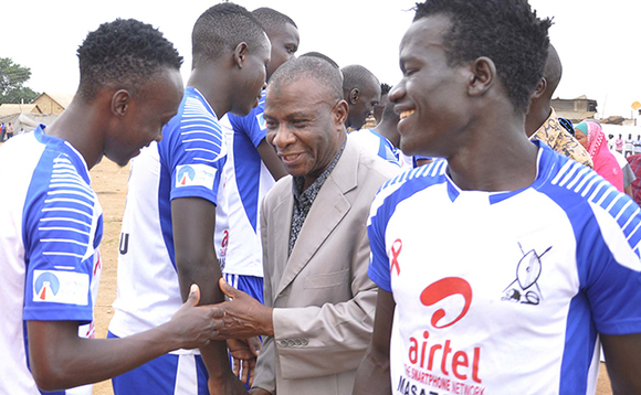 Ssentebe wa Buddu FC, Hajji Ali Matovu, ng'alamusa ku bazannyi Ssentebe wa Buddu FC, Hajji Ali Matovu, ng'alamusa ku bazannyi