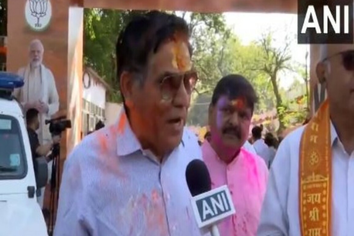 "We promise that Delhi will also glow like the colours of Holi": BJP's Mohan Bisht