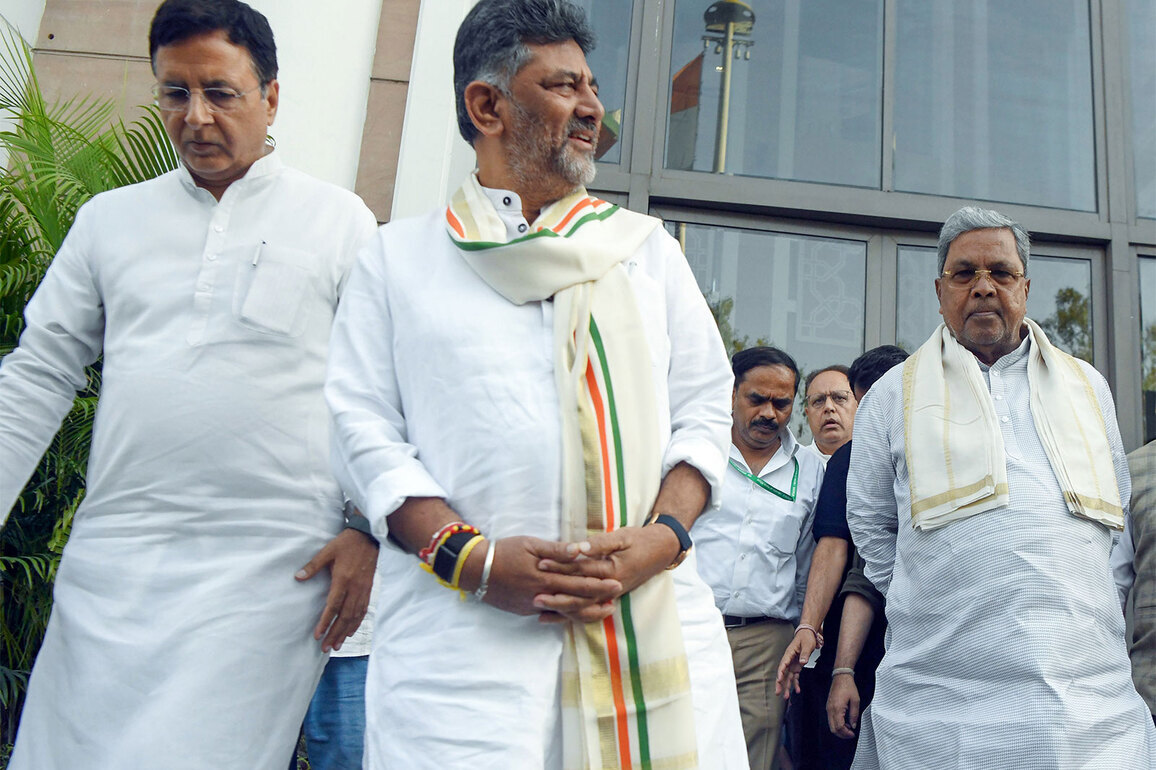 Karnataka: Randeep Surjewala arrives at CM Siddaramaiah's residence amid leadership change on cards