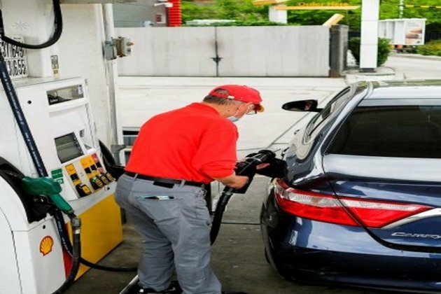 Oil prices slumps, Brent crude under USD 100 a barrel for first time since May