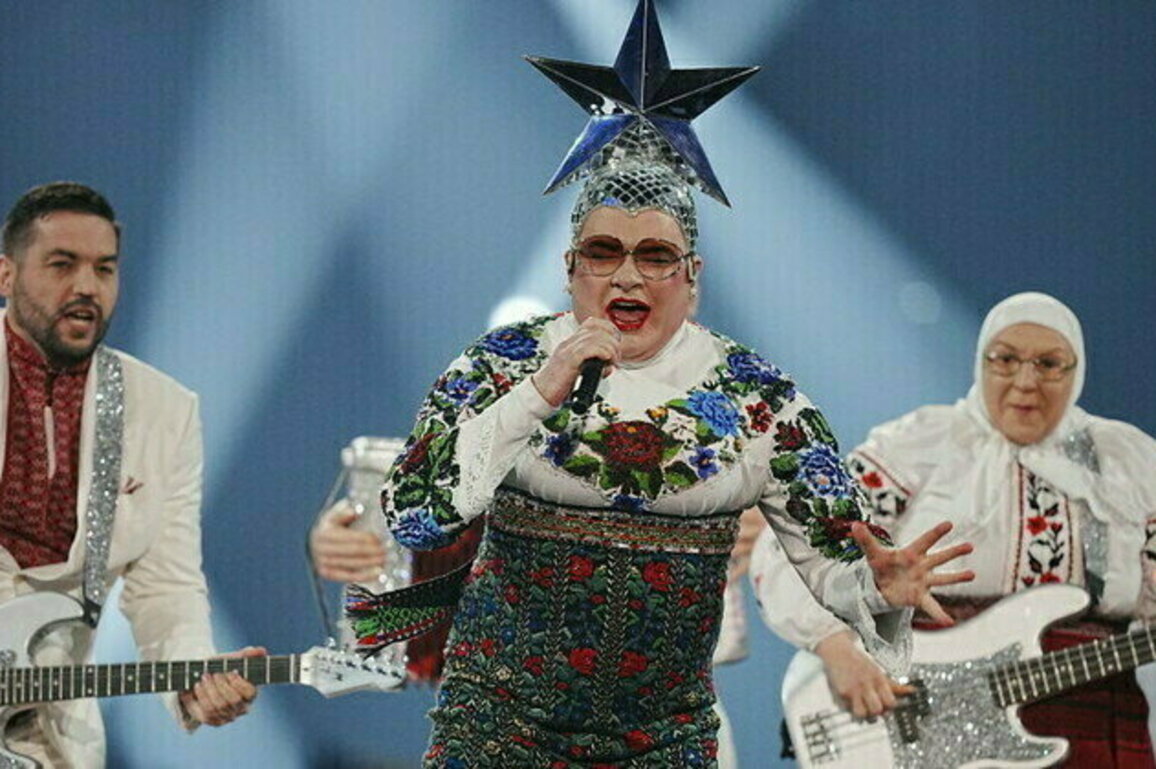 Ukrainian official sends police after Russian-language singer