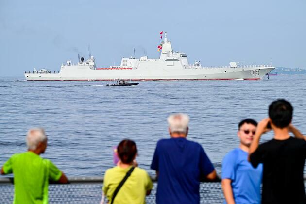 Naval fleet led by Shandong aircraft carrier visits Hong Kong, opens for tours