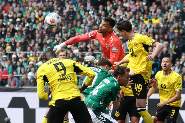 (SP)GERMANY-BREMEN-FOOTBALL-BUNDESLIGA-WERDER BREMEN VS DORTMUND