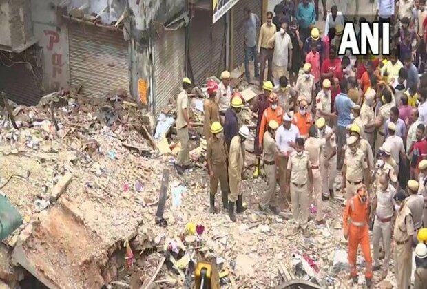 2 killed, 1 rescued after building collapses in Sabji Mandi