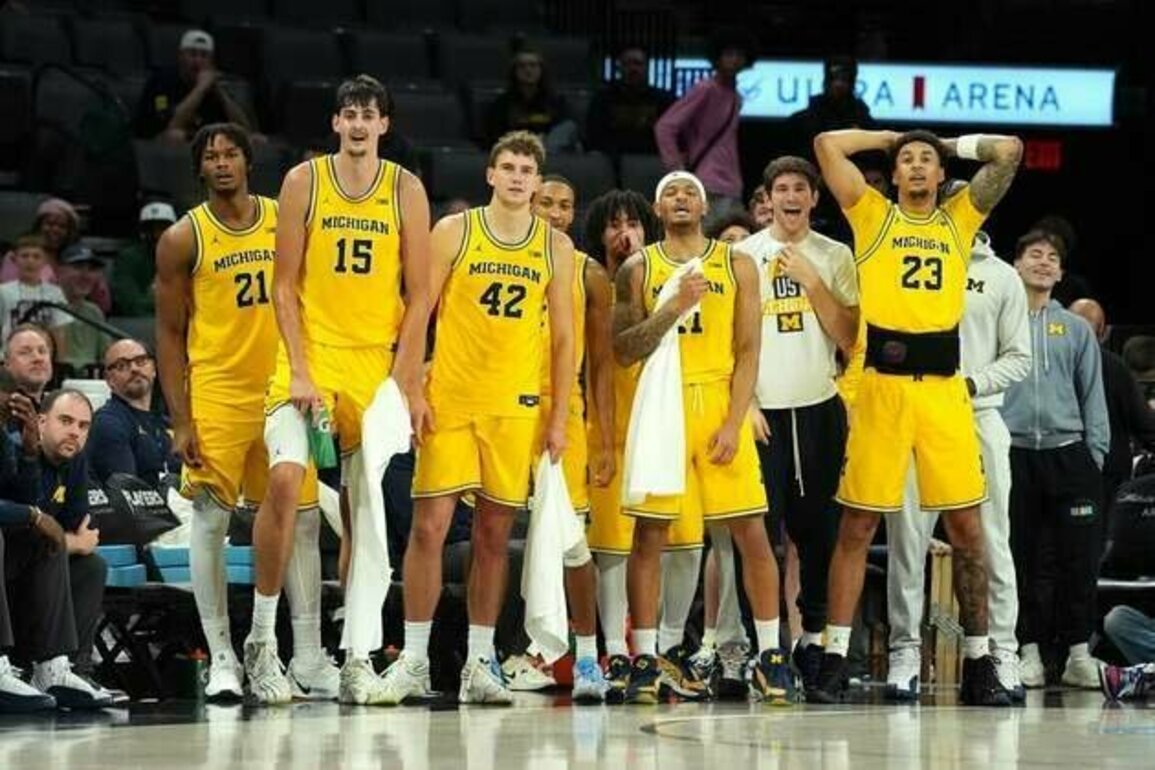No. 7 Michigan, No. 12 Zags meet for $1 million in Players Era final