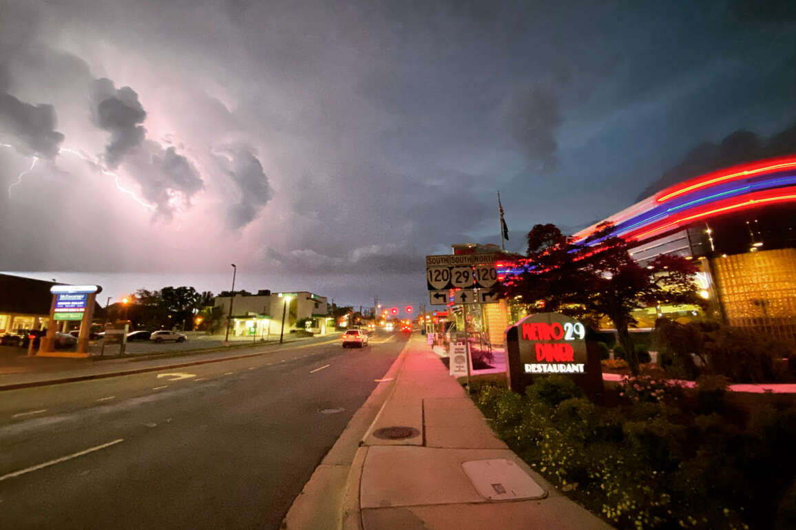 NOW- Risk of severe storms and flooding Monday night