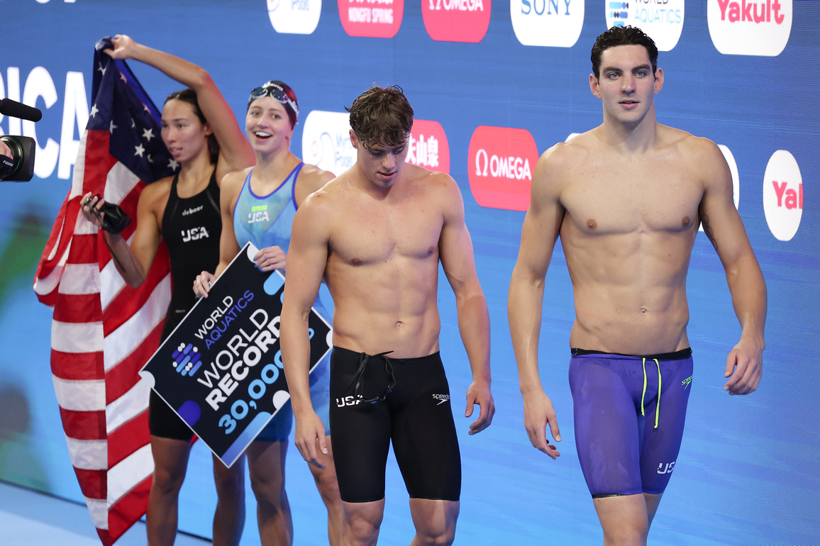 (SP)SINGAPORE-WORLD AQUATICS CHAMPIONSHIPS-SWIMMING-MIXED 4X100M FREESTYLE RELAY