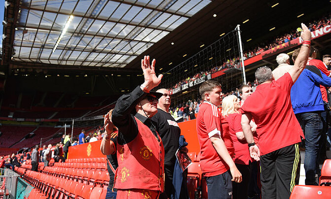 Mayor slams 'outrageous' Man Utd abandonment Mayor slams 'outrageous' Man Utd abandonment