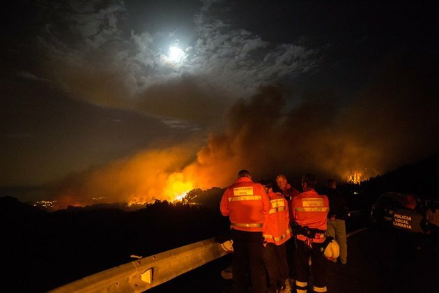 5 000 evacuated as Canary Islands wildfire rages