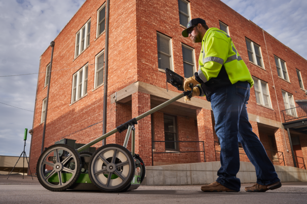 Tools such as Subsite’s GeoRanger XR Series uncover utilities and obstacles, reducing the chance of damaging existing infrastructure when undertaking HDD projects