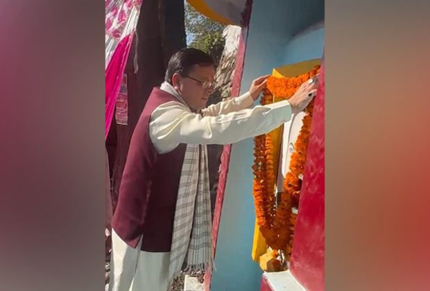 CM Dhami pays tribute to former MP Chandra Mohan Negi in Uttarakhand's Pauri