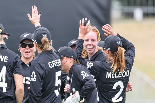 Bree Illing, Bella James earn first New Zealand women's central contracts