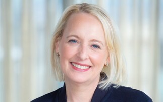 Accenture-Chefin Julie Sweet gab im Analysten-Call  einen aktuellen Ausblick, wie Kunden KI annehmen und wie sich Accenture auf die kommende Innovationswelle ausrichtet.
