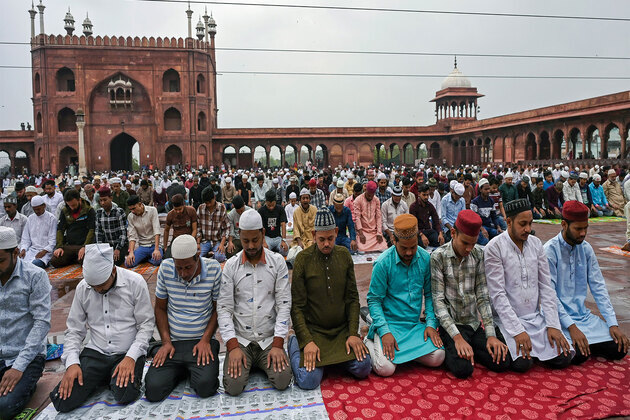 Thousands offer Namaz at Delhi's Jama Masjid on Eid al-Fitr