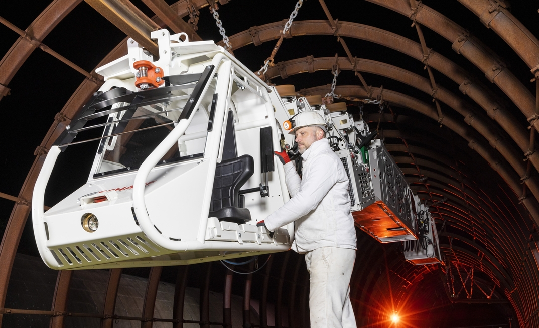 SMT Scharf's DZK 3500 monorail