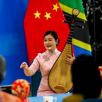 (Hello Africa) A night of melody and connection, China's Pingtan art enchants Tanzania