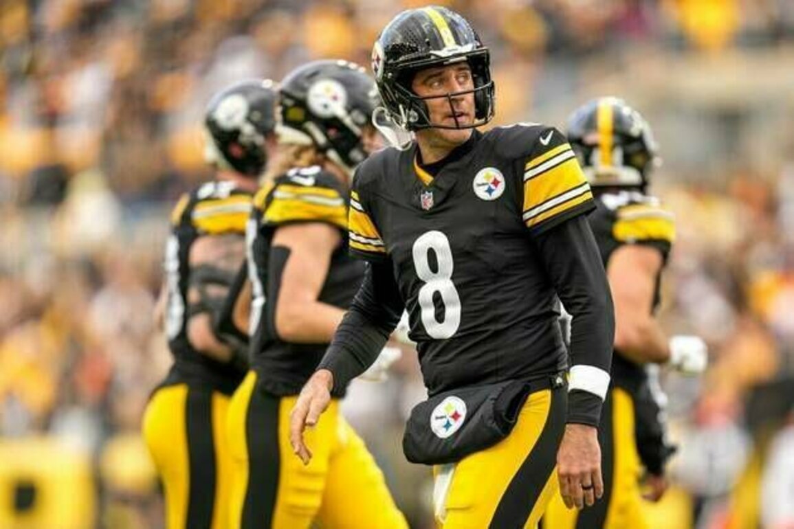Steelers contemplate QB Aaron Rodgers playing with fractured wrist
