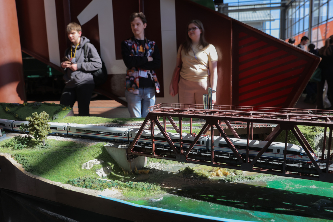 RUSSIA-ST. PETERSBURG-TRAIN & RAILWAY DIORAMAS-EXHIBITION