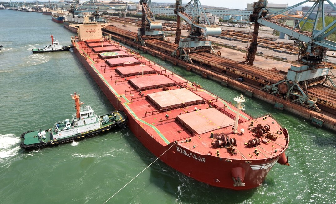 Graneleiro Global Trust, da HMM minério de ferro vloc