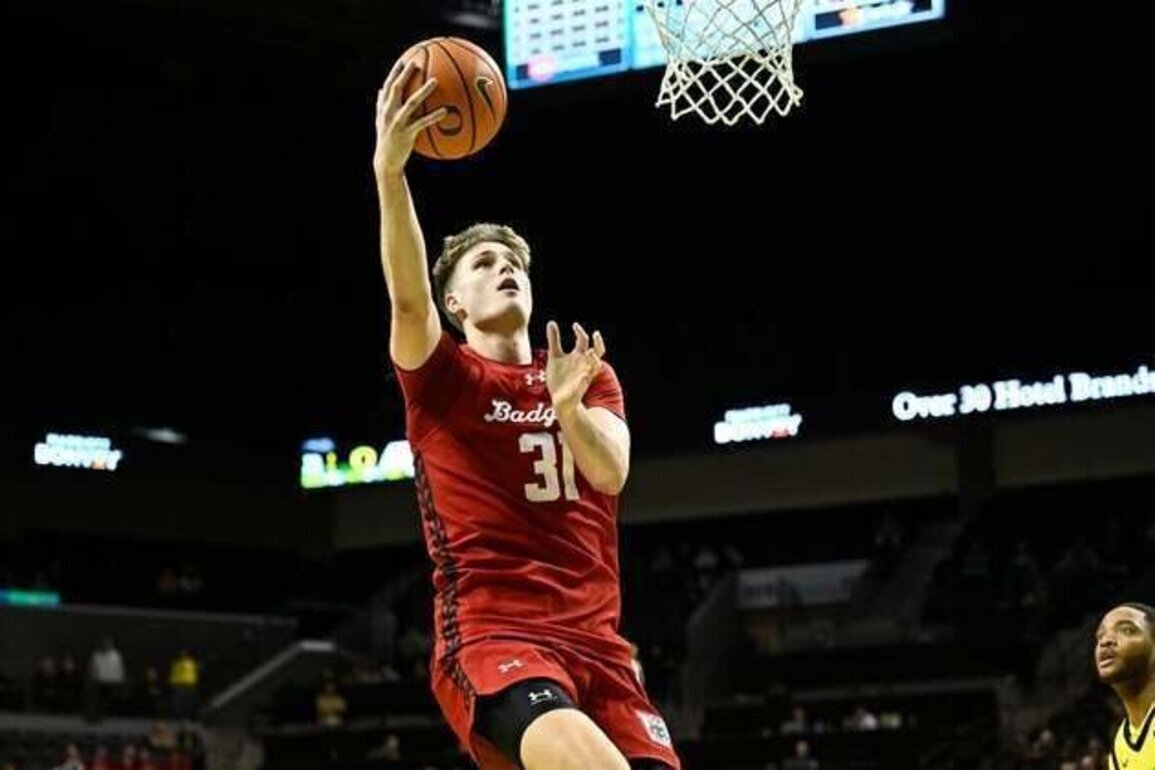 Wisconsin F Nolan Winter (lower body) out vs. Washington