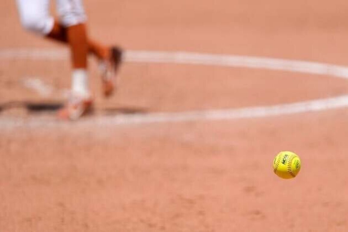 Two late homers carry Alabama past UCLA at WCWS