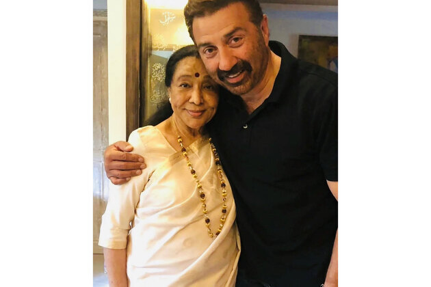 "Asha Ji, her voice will always stay with us": Sunny Deol pays tribute to singer after her demise