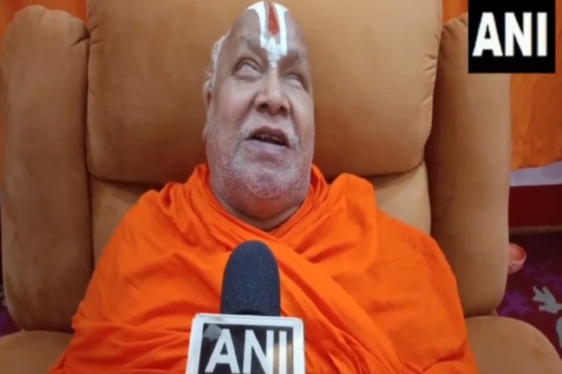 "Must file defamation suit against Congress": Jagadguru Rambhadracharya after Malegaon blast verdict