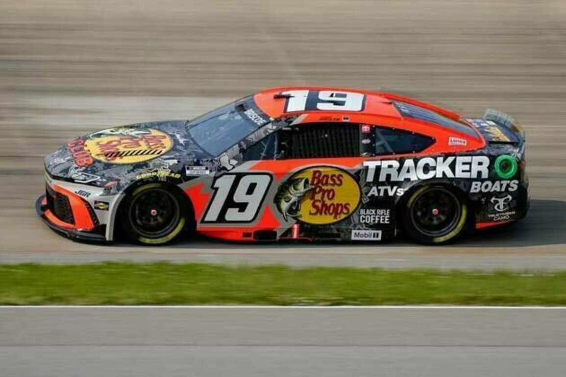 Chase Briscoe fastest at Nashville for second consecutive pole
