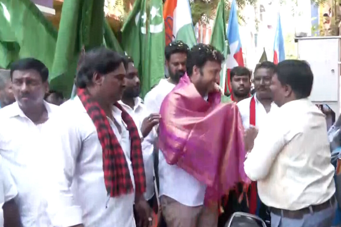 Tamil Nadu Assembly polls: DMK candidate Karthik Mohan conducts door-to-door campaign in Villivakkam constituency