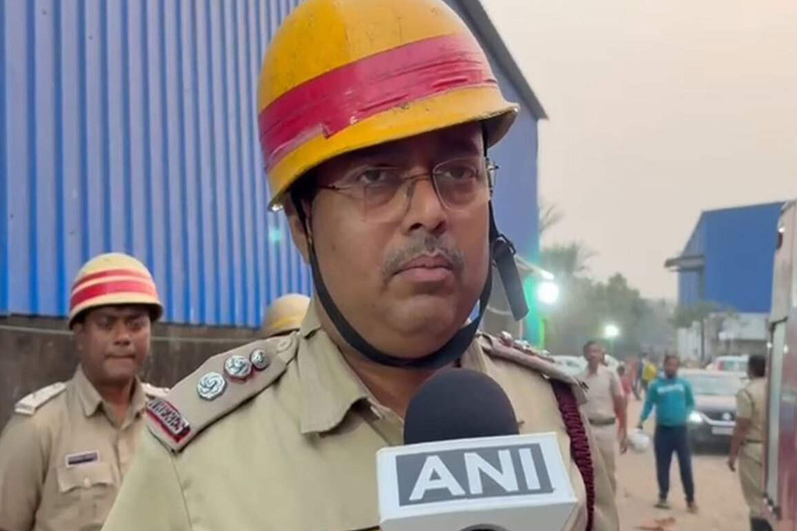 West Bengal: Fire at Anandapur manufacturing unit doused, KMC removes debris
