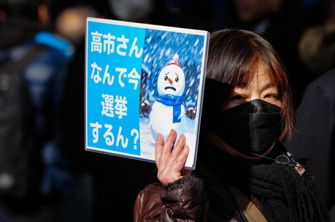 World Insights: Japanese PM's U.S. visit criticized as "fawning diplomacy"