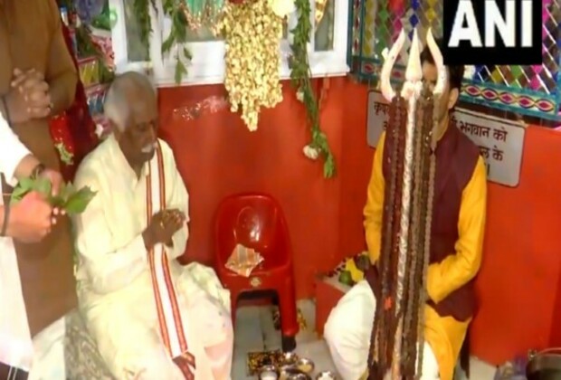 Haryana Governor Bandaru Dattatreya offers prayers at Lord Shiva temple in Panchkula on Maha Shivaratri