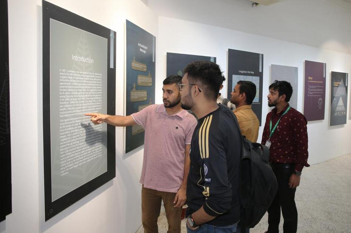 Bangladeshis enchanted by China's cultural treasures from Lingjiatan in photo exhibition