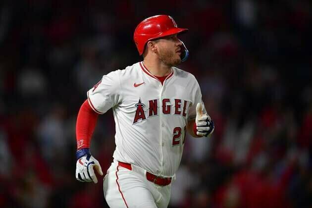 Astros fall to Angels as postseason hopes take major hit