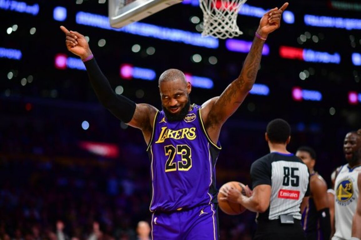 NBA roundup: LeBron James makes history in Lakers' win